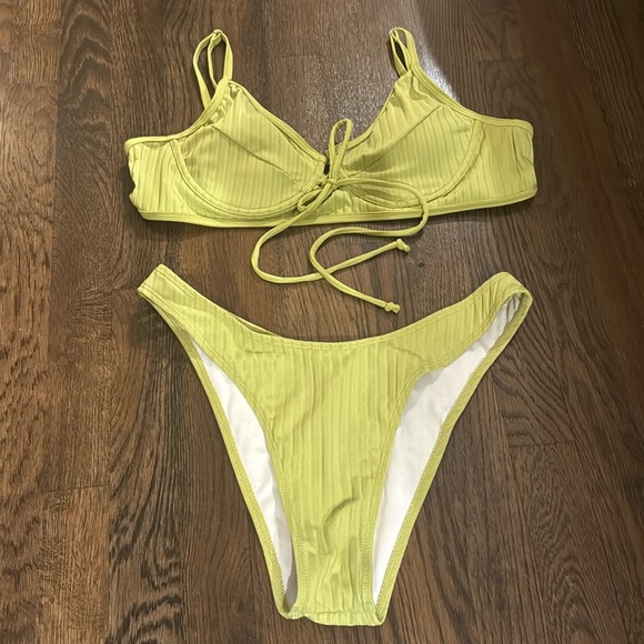 Lime Green Bikini 🍋‍🟩 - Picture 1 of 1